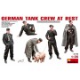 35198 MiniArt German Tank Crew at Rest (1/35)