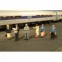 BAC33110 HO Standing Platform Passengers